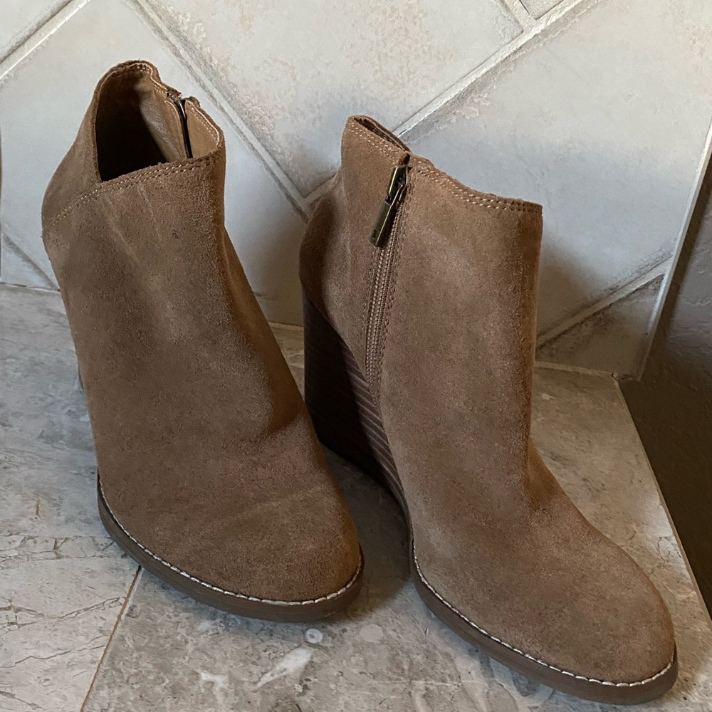 Lucky Brand Women’s Wedge Suede Ankle Booties